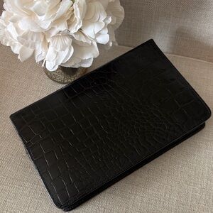 Galapagos Collections: The Evolution of Leather Black Alligator Wallet Organizer